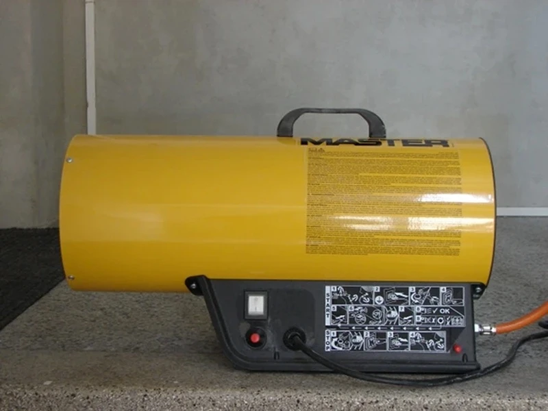 Horkovzdušné vytápěcí zařízení je určeno pro malíře pokojů. Pro odborníky, kteří s jeho pomocí mohou rychle, jednoduše a