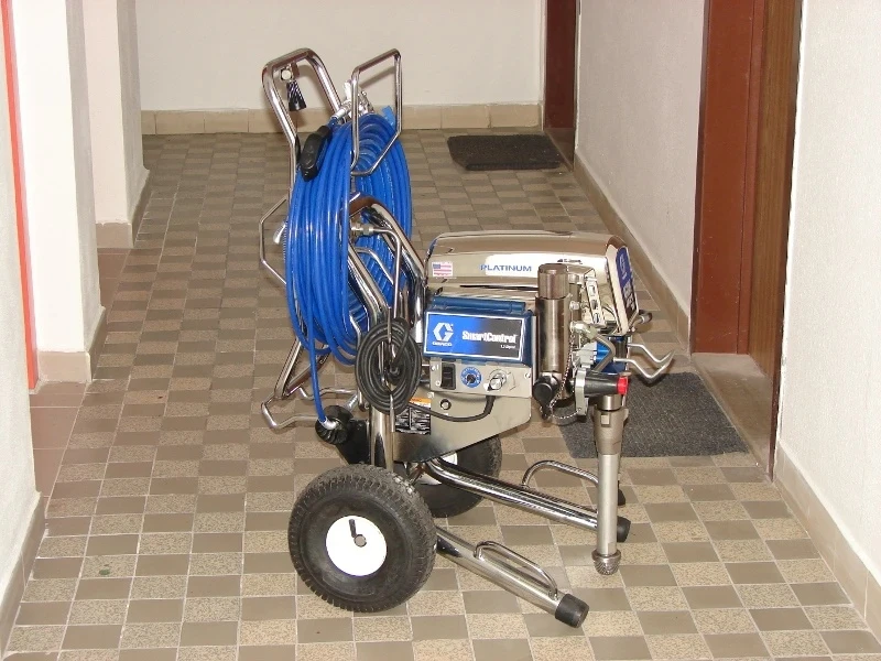 Elektrické stříkací zařízení Airless je vhodné na malování průmyslových objektů, hal, skladů, různých dílen atd. Používá