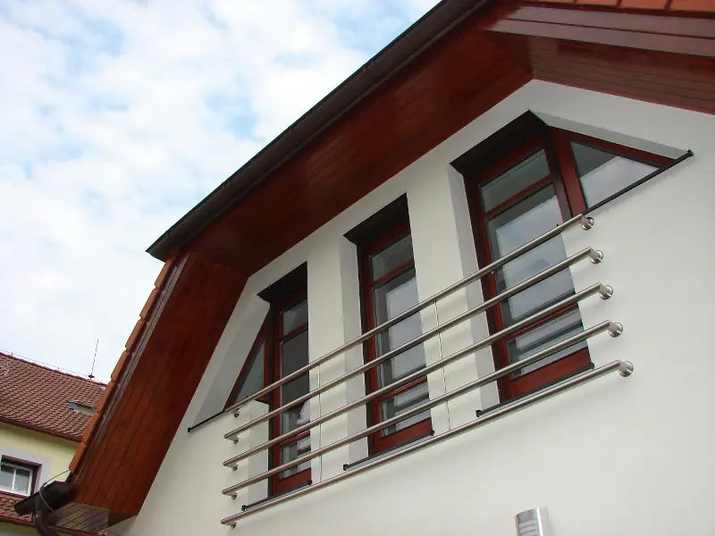 Veškeré nátěry štítů chat i chalup, nátěry štítů rodinných domů apod.