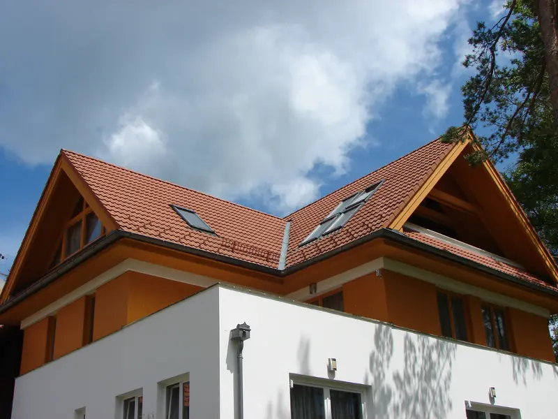 Nátěry obložení rodinných domů, nátěry obložení komerčních budov, nátěry obložení bytových komplexů, nátěry obložení řad