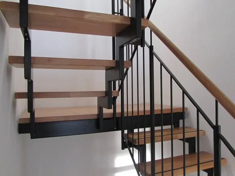 Nátěry i nástřiky plechových obložení, PUR panelů, továrních oken i větracích mříží