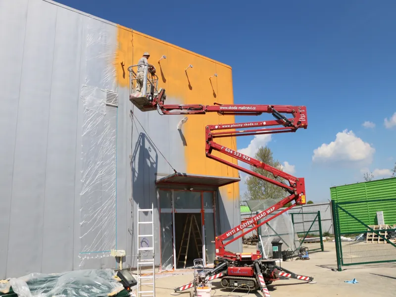 Nátěry i nástřiky plechových obložení, PUR panelů, továrních oken i větracích mříží
